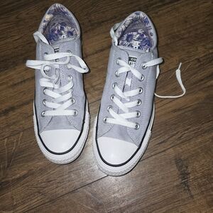 Converse size 7